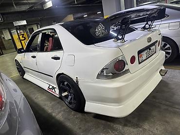 Toyota Altezza: 2000 г., 2 л, Автомат, Бензин, Седан