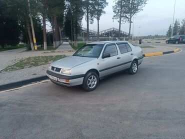 машина дишовый: Volkswagen Vento: 1993 г., 1.8 л, Механика, Бензин, Седан