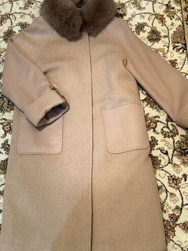 пальто бежевый: Продаю Новое пальто кашемир,воротник натуральный мех. Размер 48-50