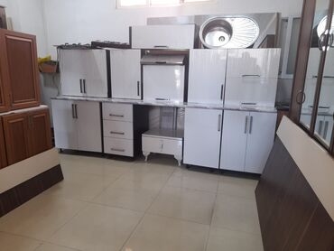 Mətbəx mebeli: Metbex mebeli satilir 400azn.Hec bir problemi yoxdu.Olcu 3.15.Uzerinde