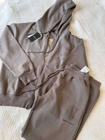 Жилеты, безрукавки: Armani Exchange sport dest,s/m olcuye uygundur.yenidir etiketli