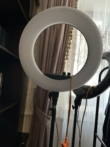 камера на машины: Кольцевые LED‑лампы на стойках - Диаметр кольца: крупный