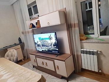kitab ref: TV stendi və vitrinli divar modulu - Material: MDF/Laminate — 2