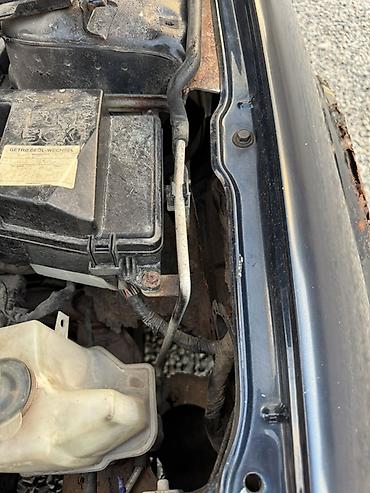 Унаа сатуу: Mazda 323: 1999 г., 1.6 л, Кол менен иштөөчү, Бензин, Седан — 7