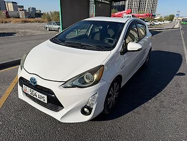 tayota vindom: Toyota Prius C: 2016 г., Автомат, Гибрид, Хэтчбэк — 2
