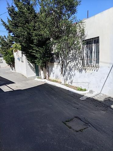 Həyət evləri və villalar: Satılır: 2 otaqlı həyət evi (şəxsi ev) Plan və sahələr: - Geniş zal — 8