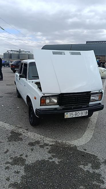 guzguler: Lada 2107, ağ rəng, 4 qapılı sedan. Xüsusiyyətlər: - Arxa ötürücülü — 4