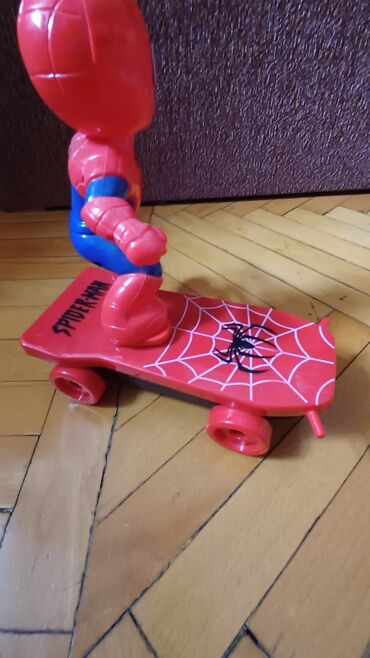 Игрушки: Продаётся детская игрушка человек-паук катающий скейт музыкальный на at lalafo.kg — 8 Игрушки: Продаётся детская игрушка человек-паук катающий скейт музыкальный на — 8