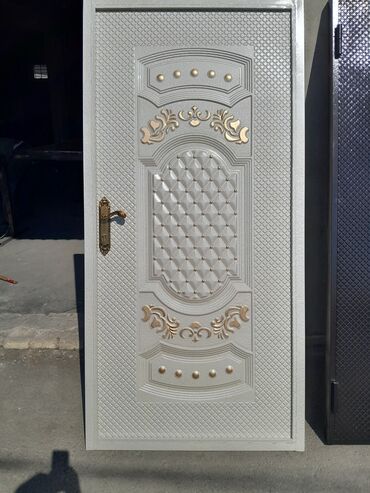 Giriş qapıları: Yeni Giriş qapısı Zamok və çərçivə ilə, Zəmanətli, Ödənişli quraşdırma, Ünvandan götürmə, Ödənişli çatdırılma, Rayonlara çatdırılma — 29