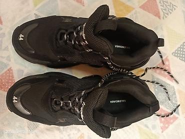 Digər idman və istirahət malları: Balenciaga Triple S. Rəsmi saytda $1200, eBuy da $860, mən konkret — 5