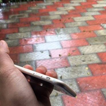 Apple iPhone: IPhone 7, Gümüşü, Barmaq izi — 4