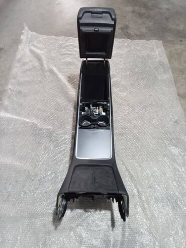 Krılolar: Sağ arxa, model 3, 2023 il, ABŞ, Ünvandan götürmə — 3