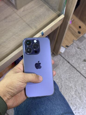 а 10 с: IPhone 14 Pro, Б/у, 256 ГБ, Deep Purple, Чехол, 70 %