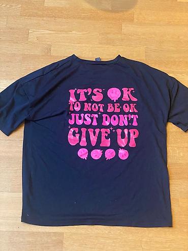 qaqa şekilleri profil ucun: Qara T-shirt – motivasiyaedici çap - Rəng: qara - Ön tərəf: böyük — 1