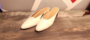 обувь белая: Туфли 37, цвет - Белый