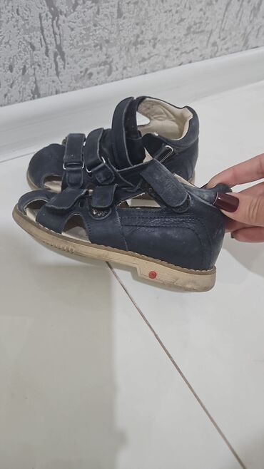 детские кеды без шнурков: Uşaq üçün dəri sandal - Rəng: tünd göy (navy), altlıq bej rəngdə -