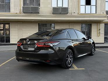 camry 55 exclusive: Toyota Camry: 2021 г., 2.5 л, Вариатор, Гибрид, Седан — 4