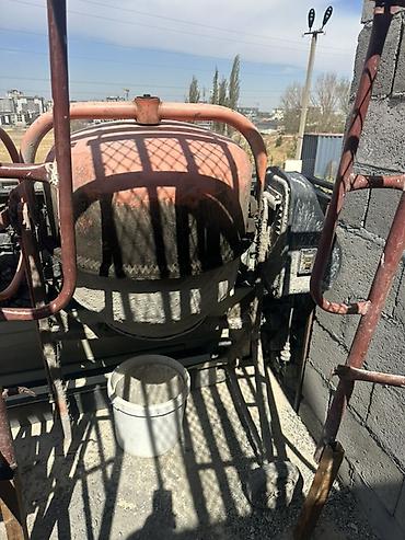 бачок 1 т: Бетономешалка электрическая, гравитационного типа - Объем барабана — 3