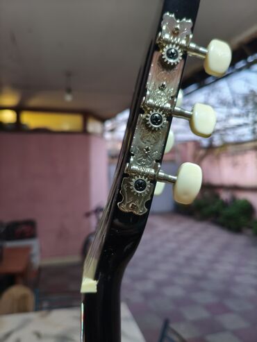 Klassik gitaralar: Salam gitar satılır isdifadə olunmur deyə satilir ancaq qutunun içində -da lalafo.az — 8 Klassik gitaralar: Salam gitar satılır isdifadə olunmur deyə satilir ancaq qutunun içində — 8