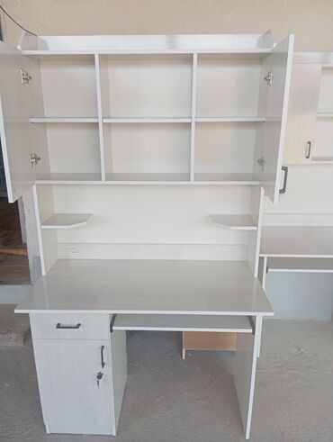 Письменные столы: Письменный стол — 2