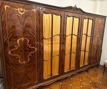 куплю спальный гарнитур: Двуспальная кровать, Шкаф, Комод, Трюмо, Румыния, Б/у