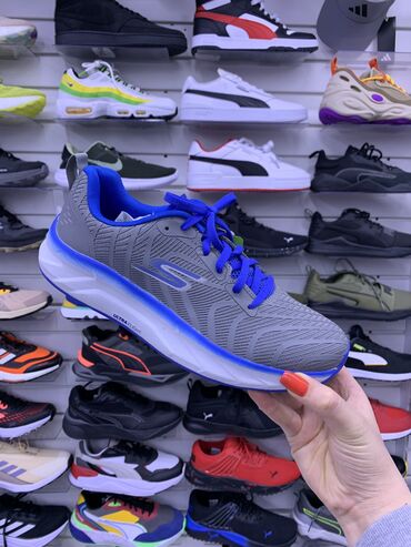 Кроссовки и спортивная обувь: Кроссовки мировых брендов Мы уже 7 лет радуем клиентов оригинальной at lalafo.kg — 15 Кроссовки и спортивная обувь: Кроссовки мировых брендов Мы уже 7 лет радуем клиентов оригинальной — 15