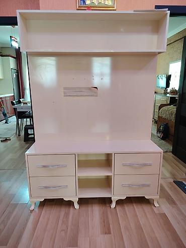 TV stendi və divar modulu - Rəng: krem/bej - Material: laminat/MDF