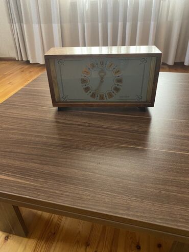 Əntiq saatlar: Taxta korpuslu, retro üslubda dizayn edilmiş masa saatı. Roma — 3