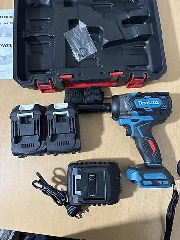 обычные часы: Аккумуляторный ударный гайковерт Makita (комплект) Описание: - Мощный — 2