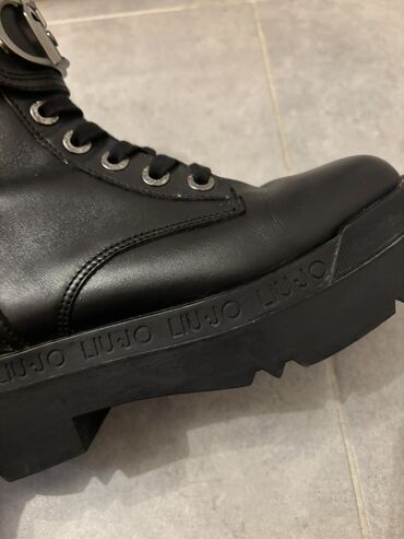 Gležnjače: Gležnjače, Liu Jo, 38 — 6