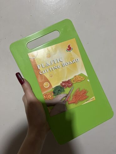 parda tül: Plastik kəsmə taxtası - Material: plastik - Rəng: parlaq yaşıl - Üst