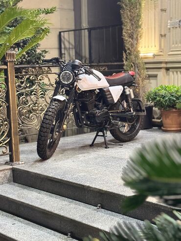 Motosikletlər: Scrambler/Cafe Racer üslubunda xüsusi yığılmış motosiklet — 5