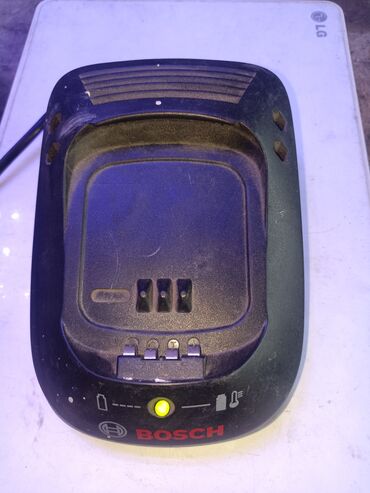 петличка для микрофона: Продам зарядное устройство AL220cv от шуруповерта bosch.цена 1000 с