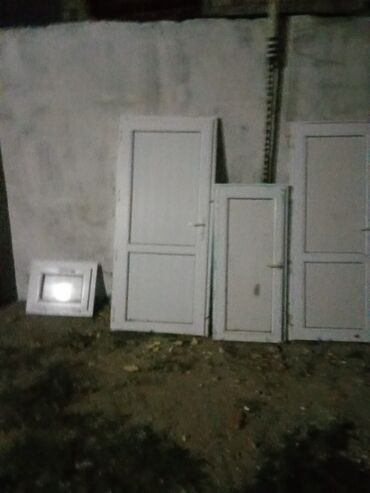 plasdiq qaplar: Hamam üçün İşlənmiş Plastik qapı Zamok ilə, Ünvandan götürmə