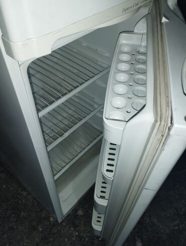 рассрочка холодильников: Холодильник LG, Б/у, Двухкамерный, 155 *