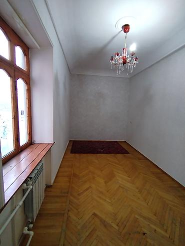 qara qarayev ev: Bakı, Yasamal, 2 otaqlı, Köhnə tikili, m. İçərişəhər, 50 kv. m — 3