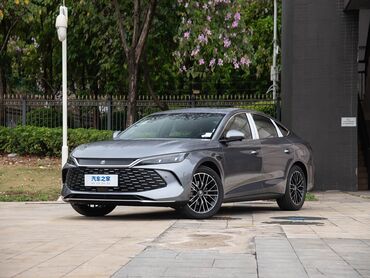 квадратцикл мото: BYD : 2025 г., 1.5 л, Автомат, Гибрид, Седан