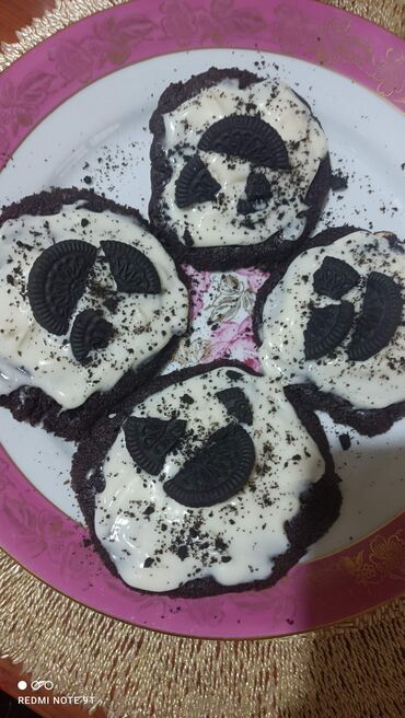 dondurma tortu: Məhsul: Oreo parçalı şokoladlı mini tortlar Təsvir: - Zəngin kakao