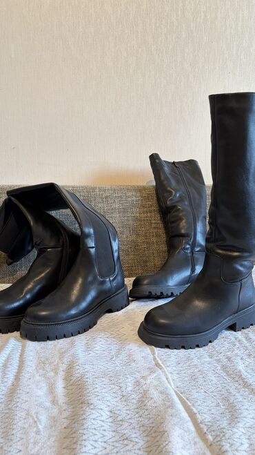 лоферы 39 размер: Сапожки Европа 40 размер Практически новые (обувала 2-3 раза) Одни с