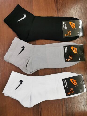 Čarape: 3/4 carape
12 pari 2000 din — 5