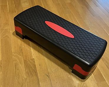 bot kar: Aerobika step platforması - Rəng: qara gövdə, qırmızı vurğular - — 2