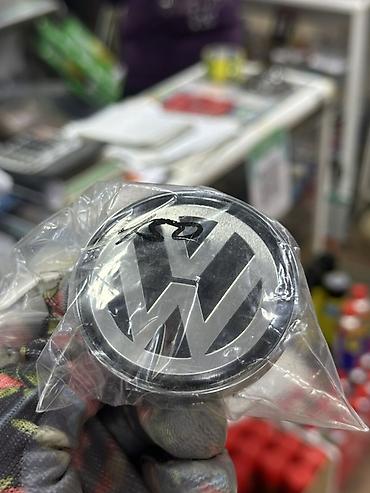 Эмблема Volkswagen (знак VW) — накладка/колпачок. - Диаметр: около