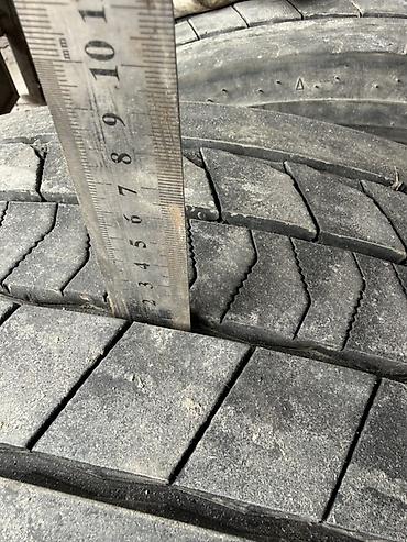 Шины: Комплект грузовых шин (2 шт.) - Размер: ориентировочно 295/60 R22.5 — 5