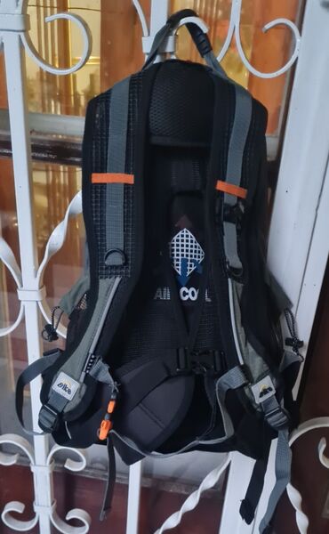 Sportske torbe i rančevi: Ergonosmski Juboury ranac torba zeleni i crveni Cena 1750din Opis — 2