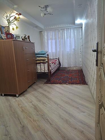 Həyət evləri və villaların satışı: Satılır: həyət evi Xüsusiyyətlər: - 2 mərtəbəli yaşayış sahəsi - — 10