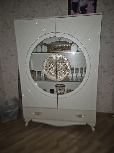 Qonaq otağı dəstləri: Dolab, Komod, Masa və oturacaqlar, Malayziya — 2