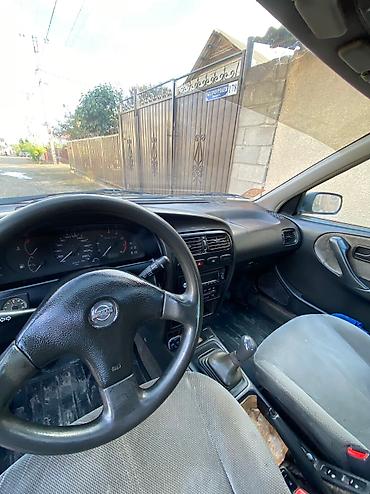 Nissan: Nissan Primera: 1993 г., 2 л, Механика, Бензин, Хэтчбэк — 5