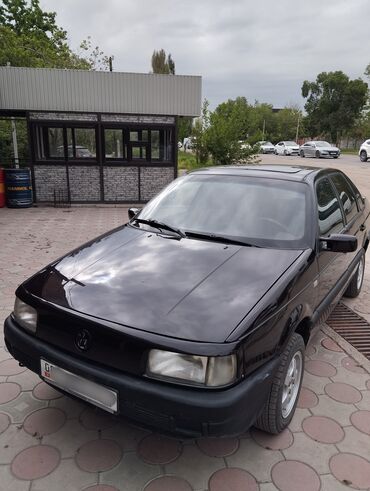 Транспорт: Volkswagen Passat: 1992 г., 2 л, Механика, Бензин, Седан