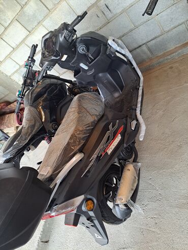 Мотоциклы и мопеды: Бензиновый скутер 0 пробег масло