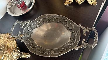 qab dəstləri: Antik üslubda metal qab – iki qulplu, oyma naxışlı. - Material: döküm — 1